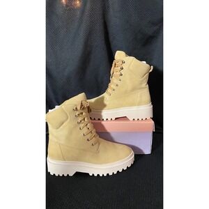 Tan Lace Up Lug Sole Combat Ankle Boots Women's Size 8M New in Box
